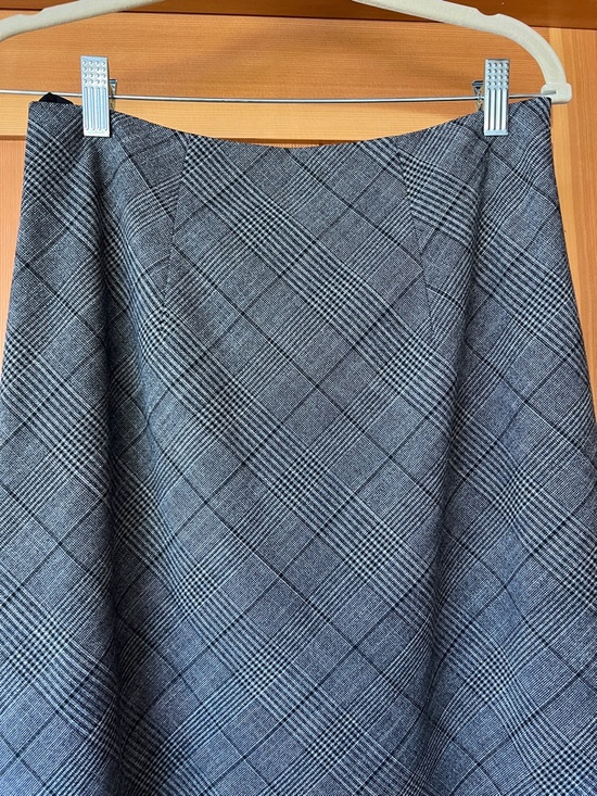 RW & CO A-Line MIDI Skirt 🌸 size 4 - Picture 3 of 8